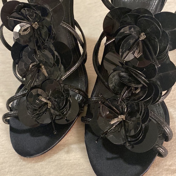 GORGEOUS Tory Burch flower appliqué heels - Picture 9 of 9